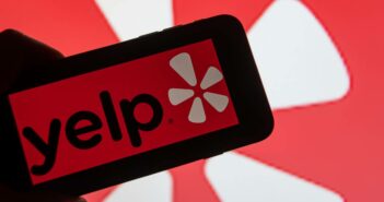 Yelp: Plattform für Bewertungen und Empfehlungen im Einzelhandel (Foto: AdobeStock - 575573550 David)