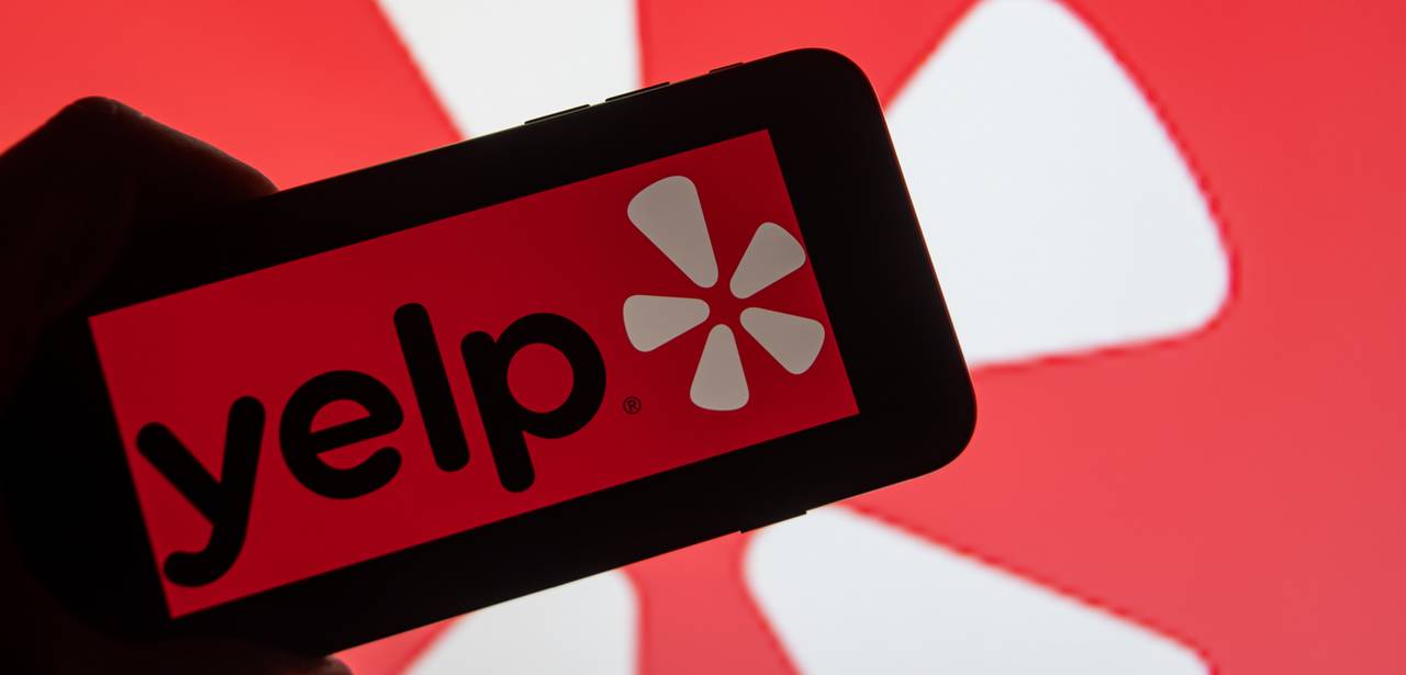 Yelp: Plattform für Bewertungen und Empfehlungen im Einzelhandel (Foto: AdobeStock - 575573550 David)