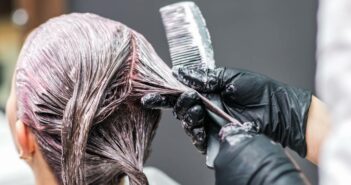 Allergien durch Haarfarbe: So schützt du deine Haut beim Färben (Foto: AdobeStock - 296603103 okskukuruza)