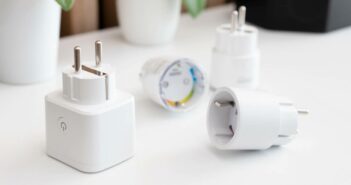 Mehr Komfort im Alltag: Wie Smart Plugs Ihr Zuhause intelligenter machen (Foto: AdobeStock - 898530240 Proxima Studio)